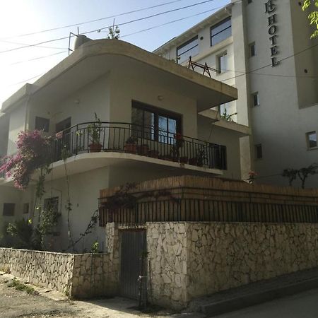 Private Apartment At Guest House Hektor & Aferdita Vlorë Exterior foto