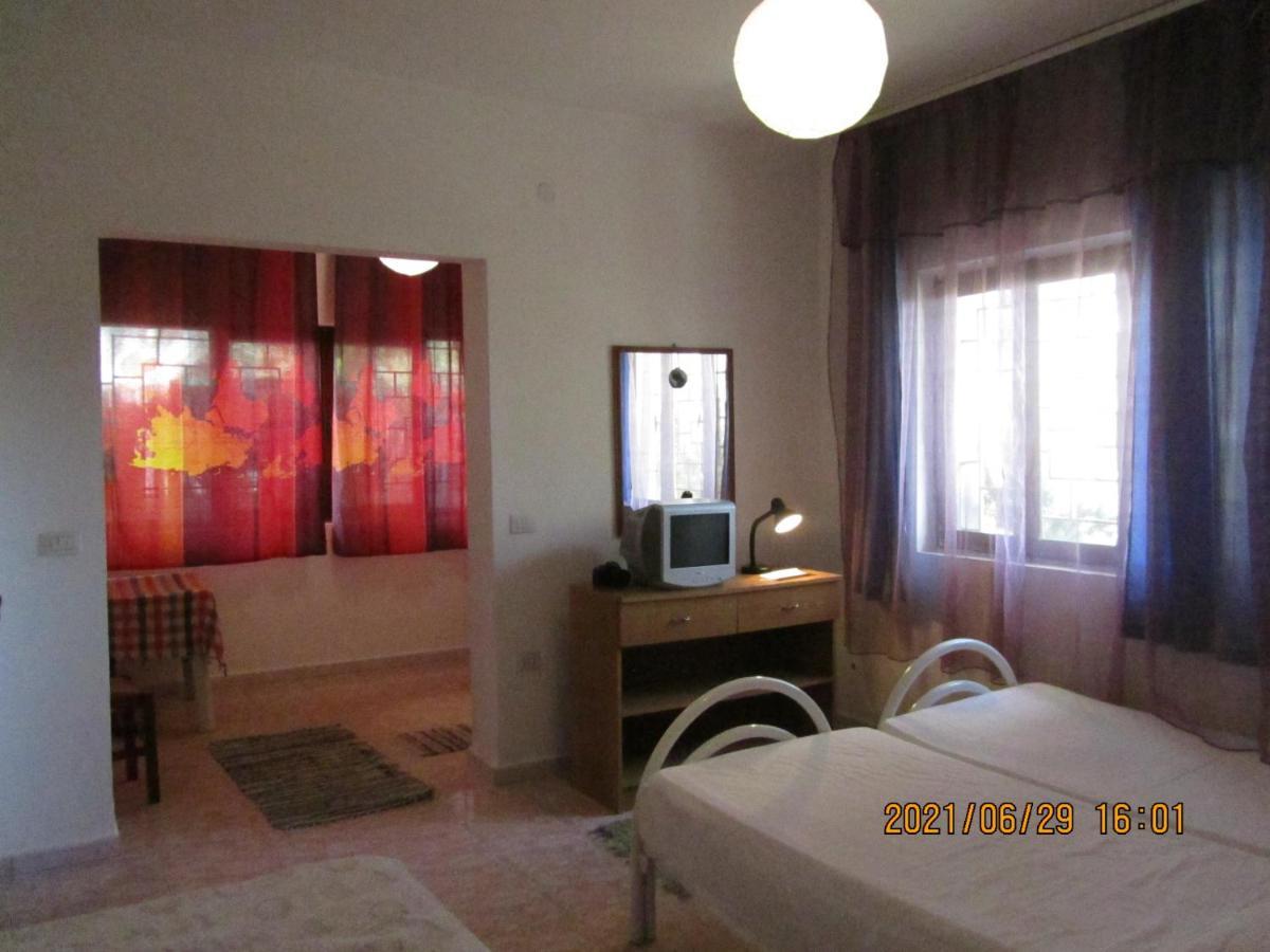 Private Apartment At Guest House Hektor & Aferdita Vlorë Exterior foto