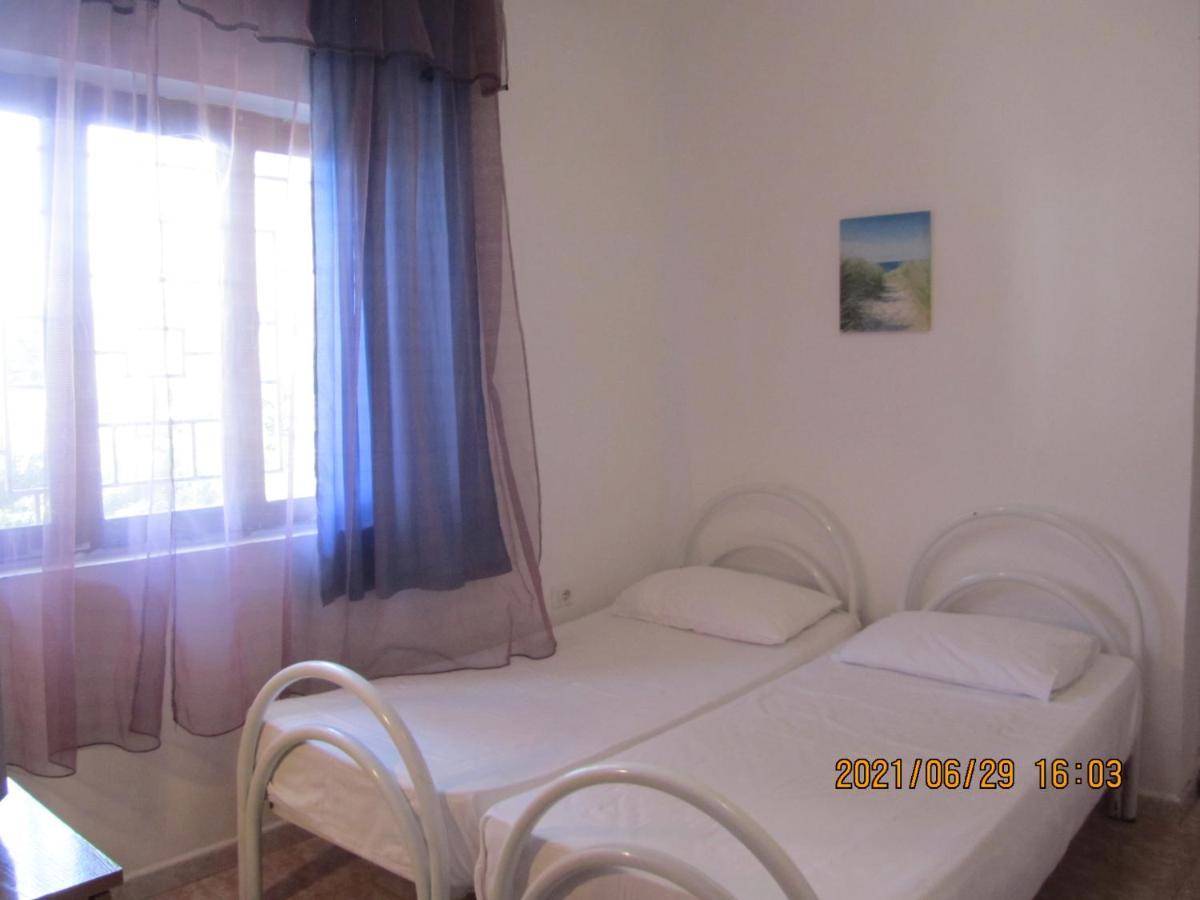 Private Apartment At Guest House Hektor & Aferdita Vlorë Exterior foto